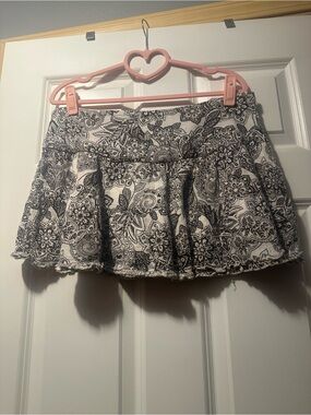 Guess Black & White Floral Circle Skirt